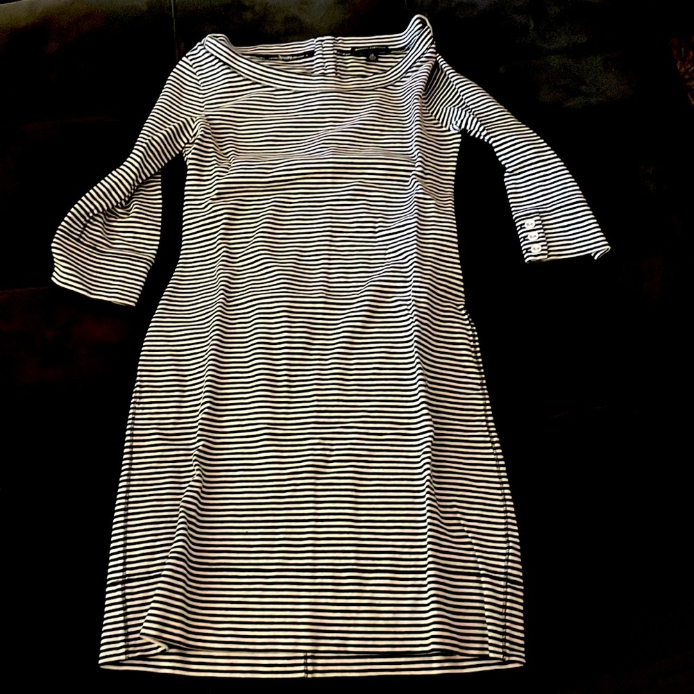 Banana republic XS super soft striped dress with cute button detail, like new